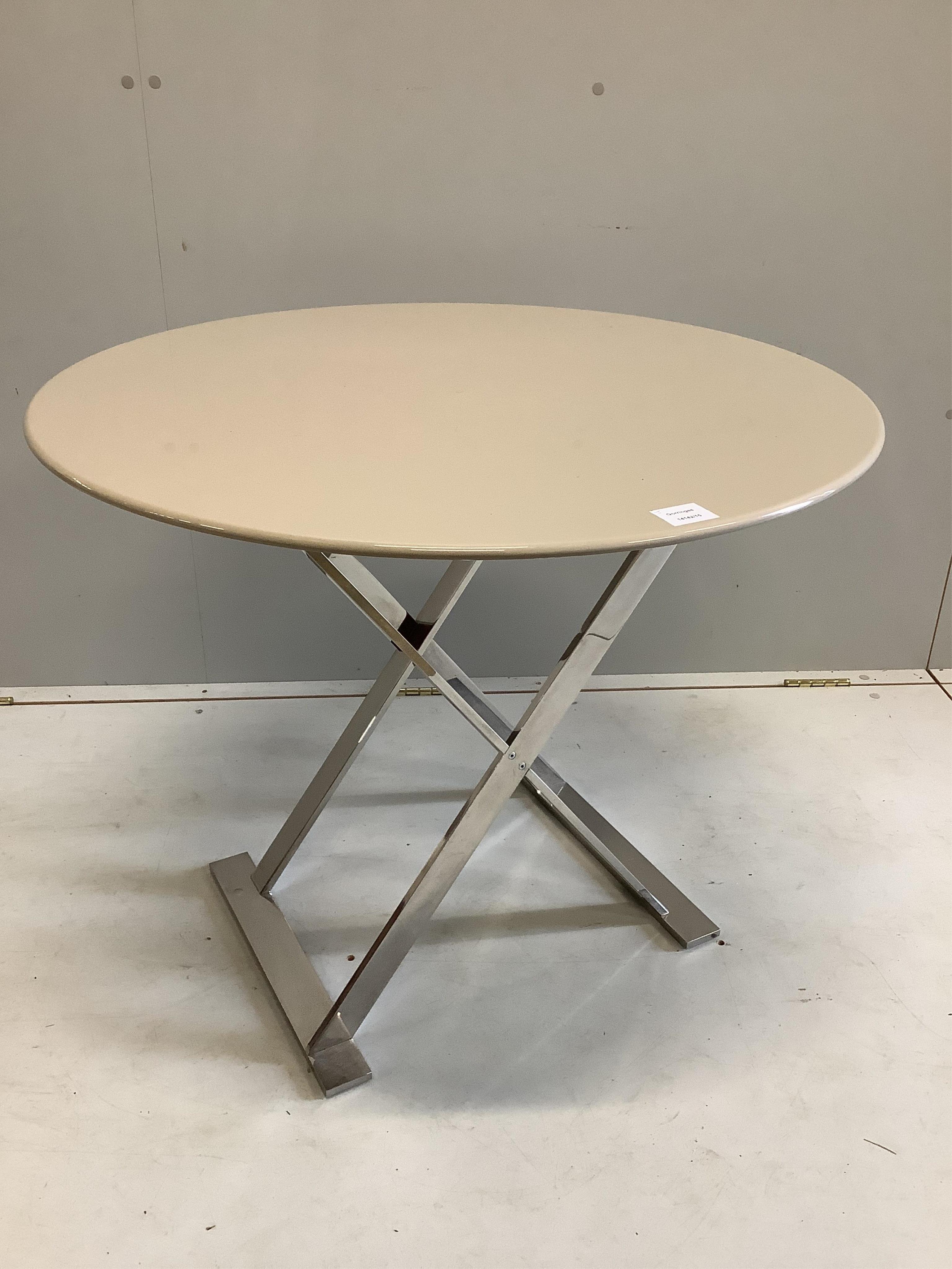 A B&B Italia circular occasional table, diameter 80cm, height 66cm